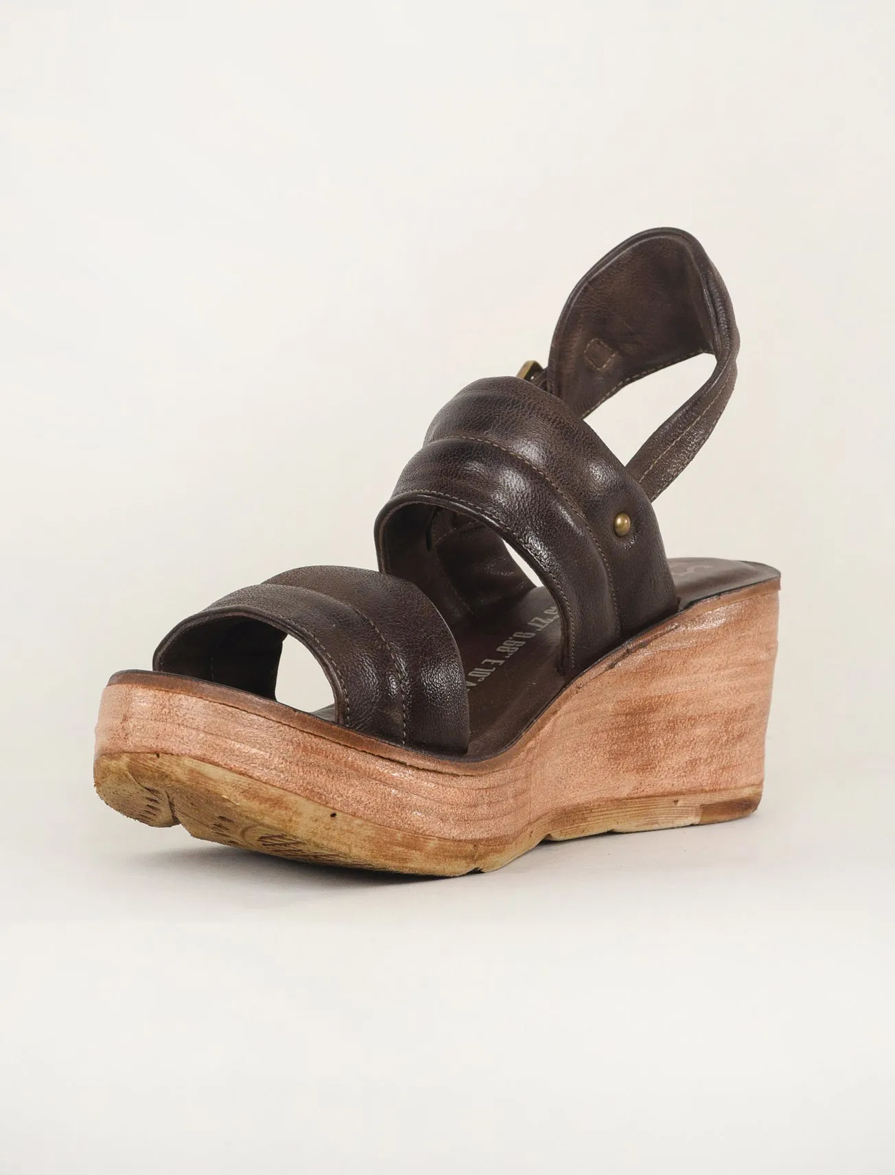 Norward Wedge, Chocolate